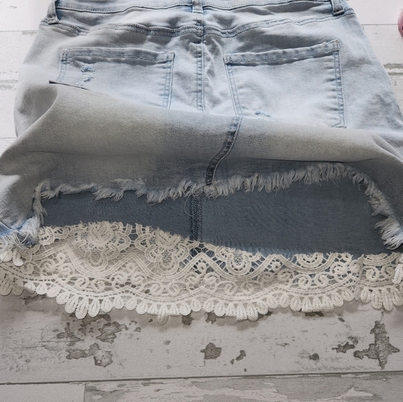 Cp Jeans Denim Skirt Crochet Light Wash Lace Size 9 Short Mini Distressed EUC - Picture 10 of 11